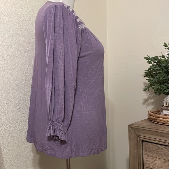 Women’s Top - Picture 4 of 7